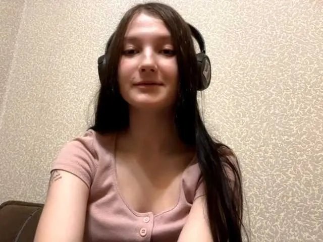 AideLandaker from BongaCams