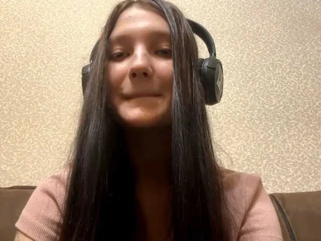 AideLandaker from BongaCams
