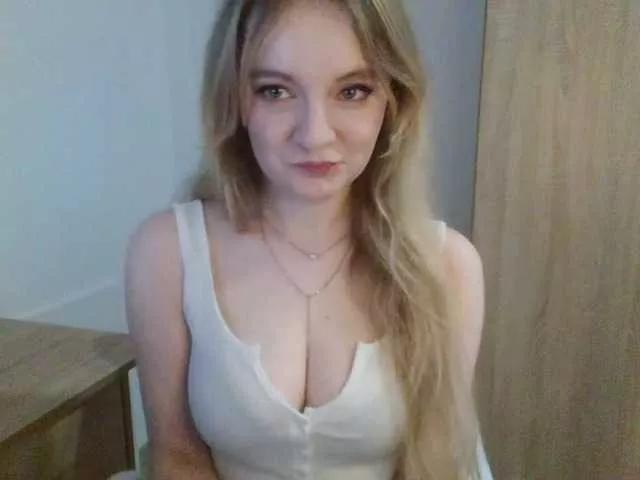 AlmaNatural from BongaCams