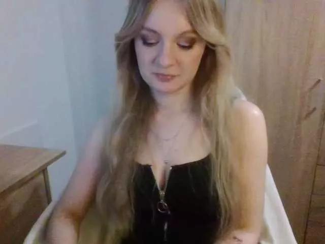 AlmaNatural from BongaCams