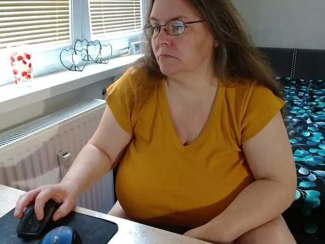 Bessy123 from BongaCams