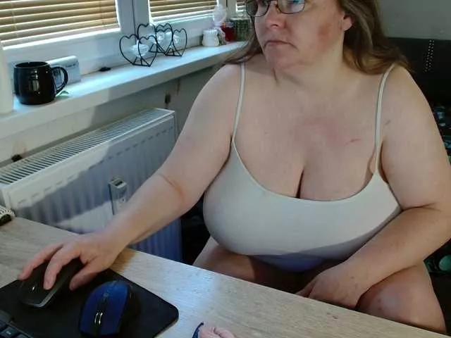 Bessy123 from BongaCams