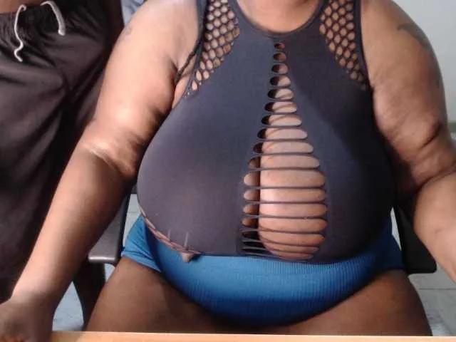 bigboobscoupls from BongaCams is Freechat