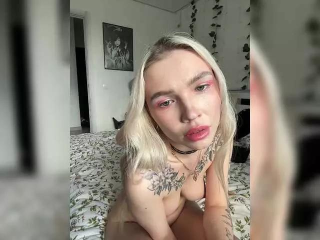 Emmagoodgirl from BongaCams