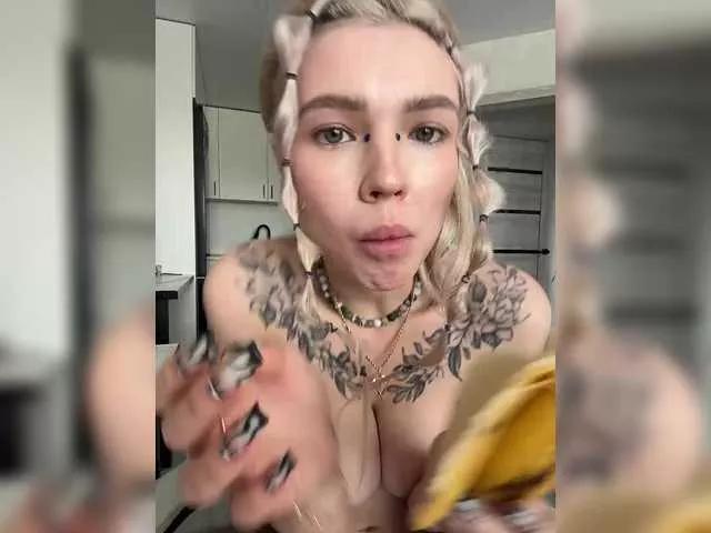 Emmagoodgirl from BongaCams