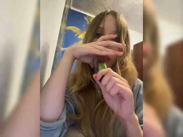 Emmalove13 from BongaCams