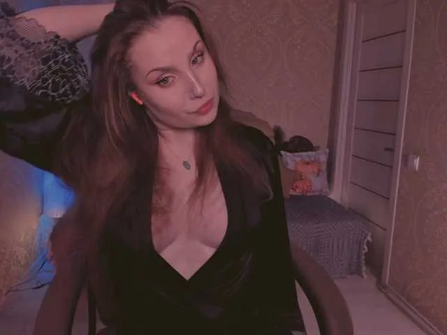 Esmeerrr from BongaCams