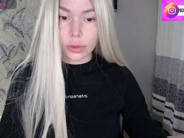 Foxymoxy19 from BongaCams