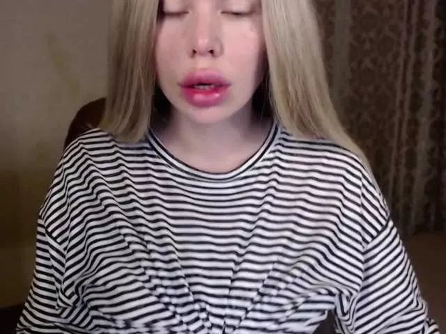 Foxymoxy19 from BongaCams