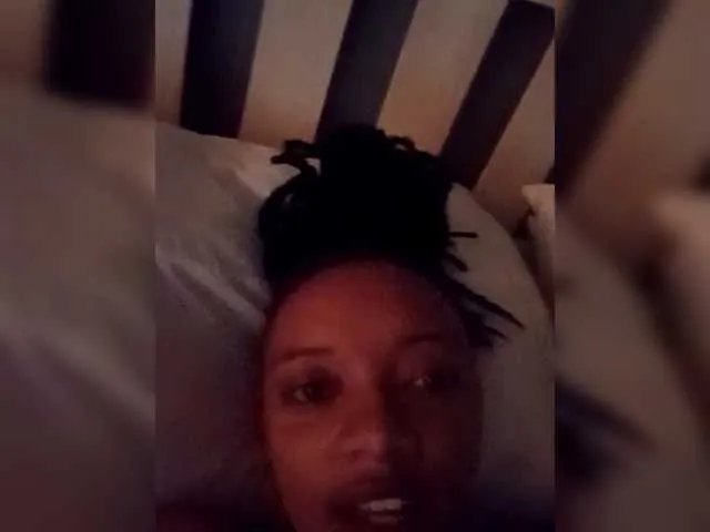 Freakyqueens from BongaCams