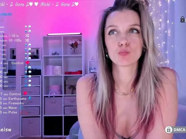 Karamelsw from BongaCams