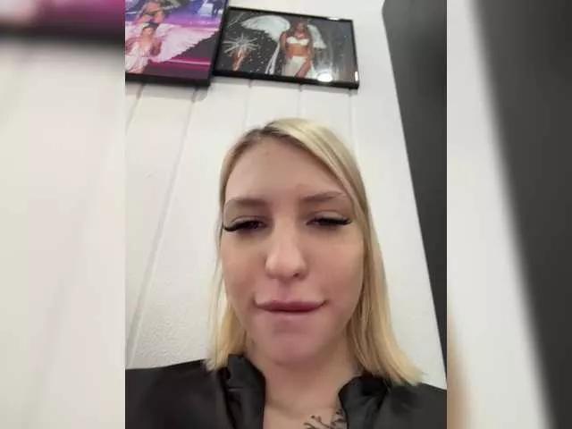 KettyPretty25 from BongaCams