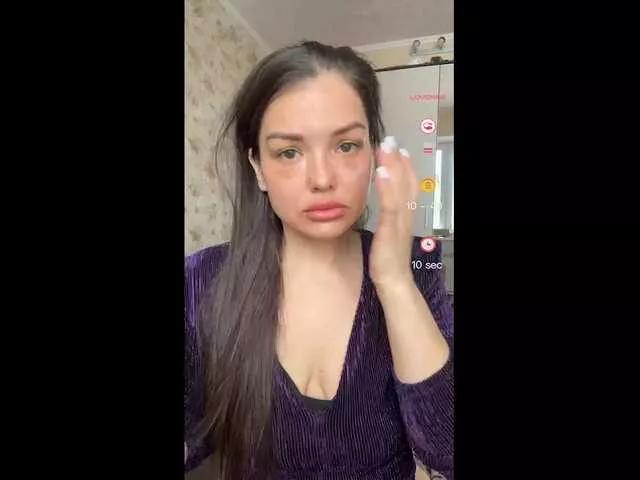 KikiMilf84 from BongaCams