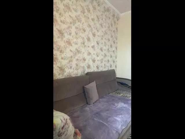 KikiMilf84 from BongaCams