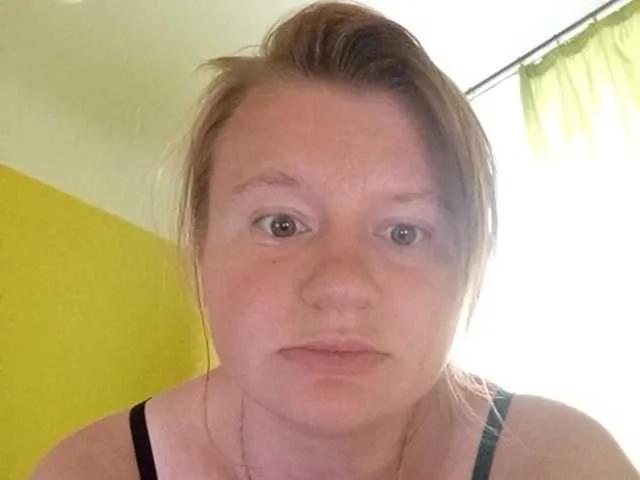 Leenakene from BongaCams