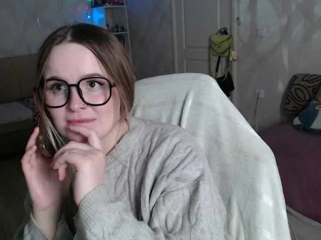 Lizzi-Peach from BongaCams