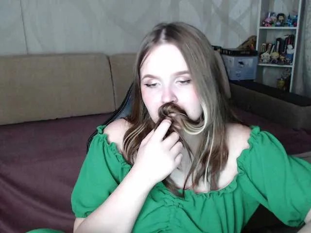 Lizzi-Peach from BongaCams