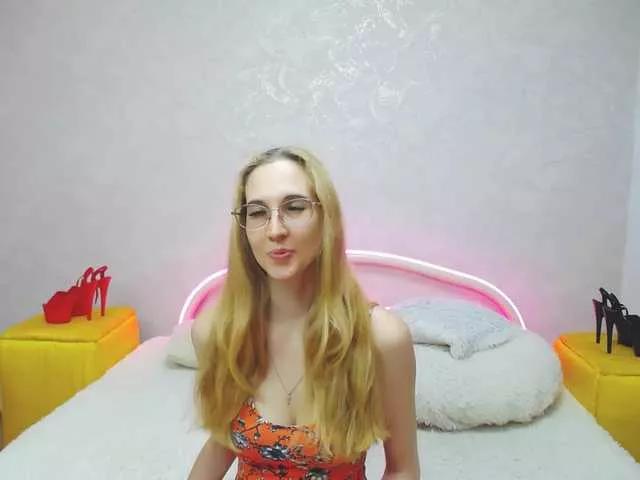 LizzieBrait from BongaCams