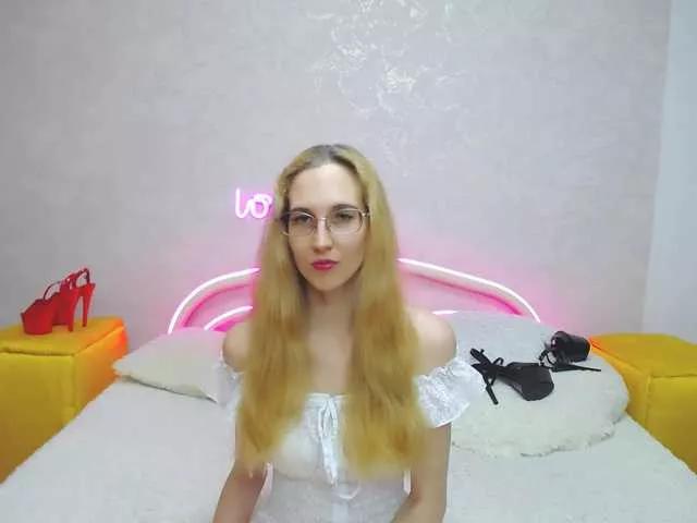 LizzieBrait from BongaCams