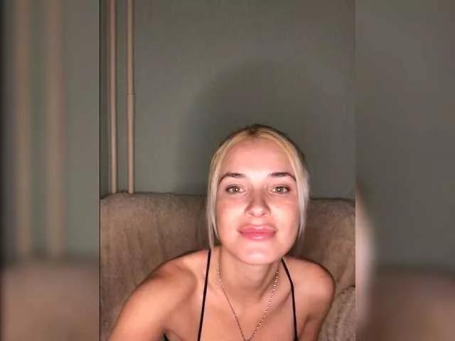 Lola3000 from BongaCams