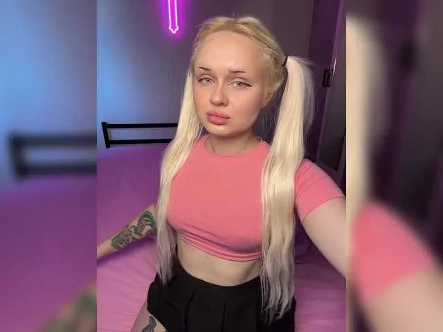 LuxBby from BongaCams