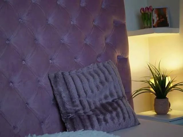 MaiaMini from BongaCams