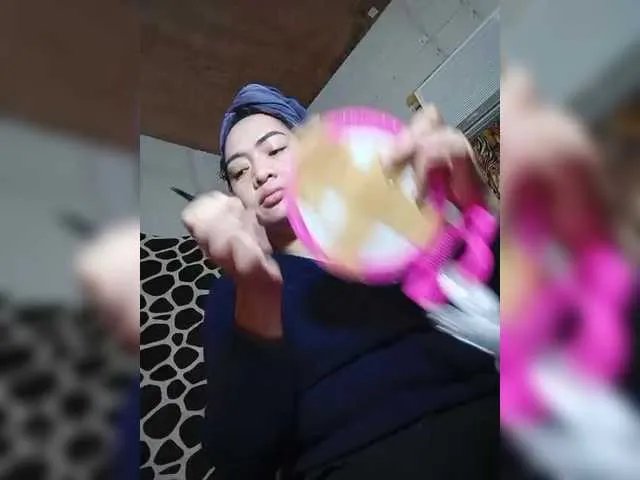 MoanFormebb from BongaCams