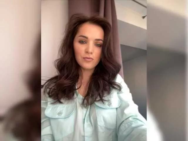 noeelly from BongaCams
