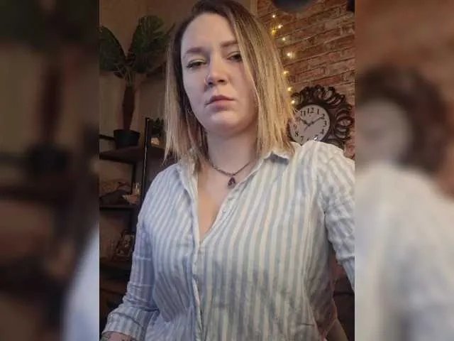 Ozalin from BongaCams