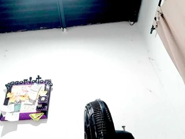 PetiteIvoryqueens from BongaCams