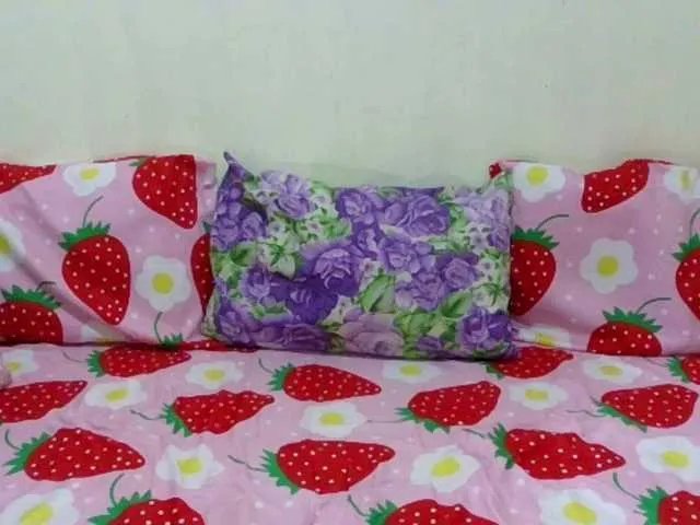 Pinky121 from BongaCams