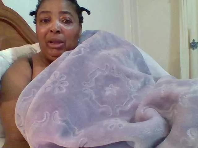 pussylips53 from BongaCams