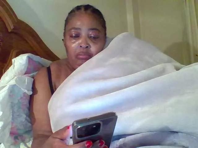 pussylips53 from BongaCams