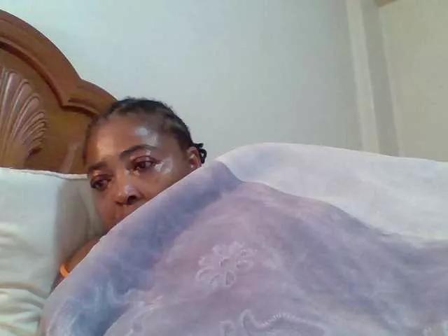 pussylips53 from BongaCams