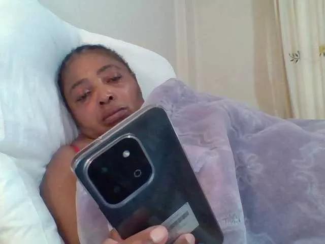 pussylips53 from BongaCams