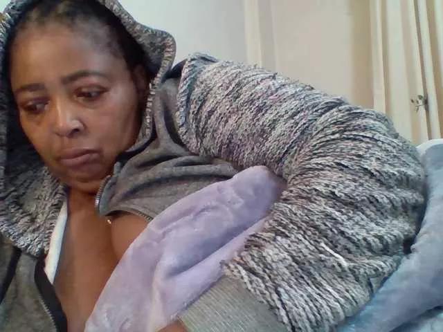 pussylips53 from BongaCams