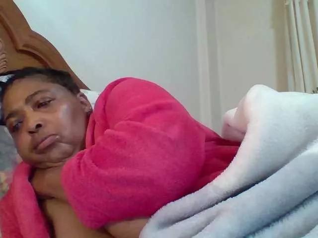pussylips53 from BongaCams