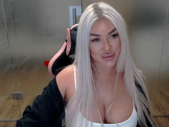 SarahStone from BongaCams
