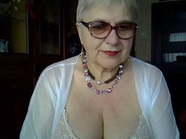 SweetCherry00 from BongaCams