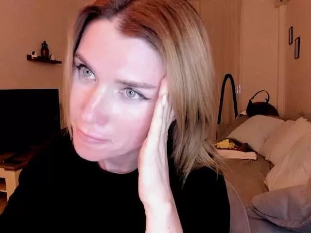 She's a dirty stripper who loves to get naked and entertain in her liveshows. Her curvy buns, exciting skills and unforgettable vibe always leave her members quenched, ZoiKissy from BongaCams