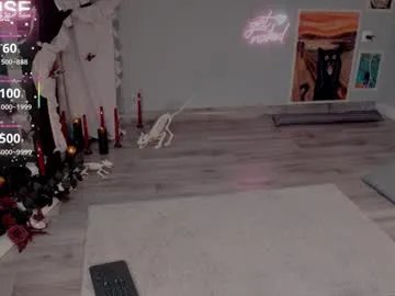 careful_i_bite from Chaturbate