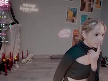 careful_i_bite from Chaturbate