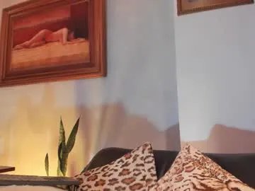  im_dominike chat room