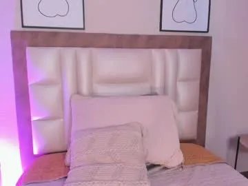 laragoldd from Chaturbate