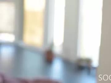 As a specialised stripper, lizmreow knows how to satisfy her fans with irresistible live broadcasts. She likes to take off her cute outfits and get au naturel before cumming on video, Lizmreow from Chaturbate