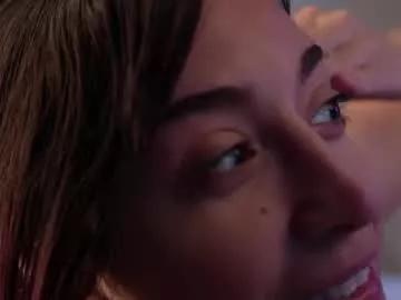 As a specialised stripper, lizmreow knows how to satisfy her fans with irresistible live broadcasts. She likes to take off her cute outfits and get au naturel before cumming on video, Lizmreow from Chaturbate