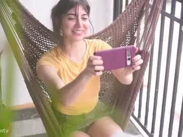 As a specialised stripper, lizmreow knows how to satisfy her fans with irresistible live broadcasts. She likes to take off her cute outfits and get au naturel before cumming on video, Lizmreow from Chaturbate