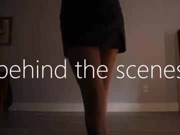 As a specialised stripper, lizmreow knows how to satisfy her fans with irresistible live broadcasts. She likes to take off her cute outfits and get au naturel before cumming on video, Lizmreow from Chaturbate