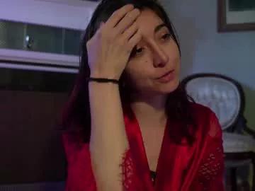 As a specialised stripper, lizmreow knows how to satisfy her fans with irresistible live broadcasts. She likes to take off her cute outfits and get au naturel before cumming on video, Lizmreow from Chaturbate