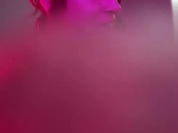 As a specialised stripper, lizmreow knows how to satisfy her fans with irresistible live broadcasts. She likes to take off her cute outfits and get au naturel before cumming on video, Lizmreow from Chaturbate